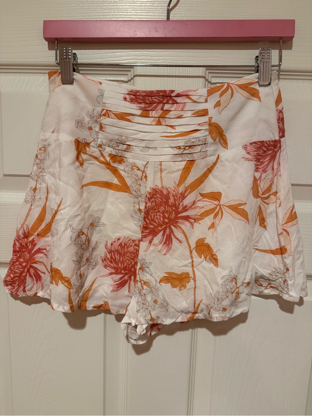 MINKPINK Floral Pleated shorts in Orange and Coral